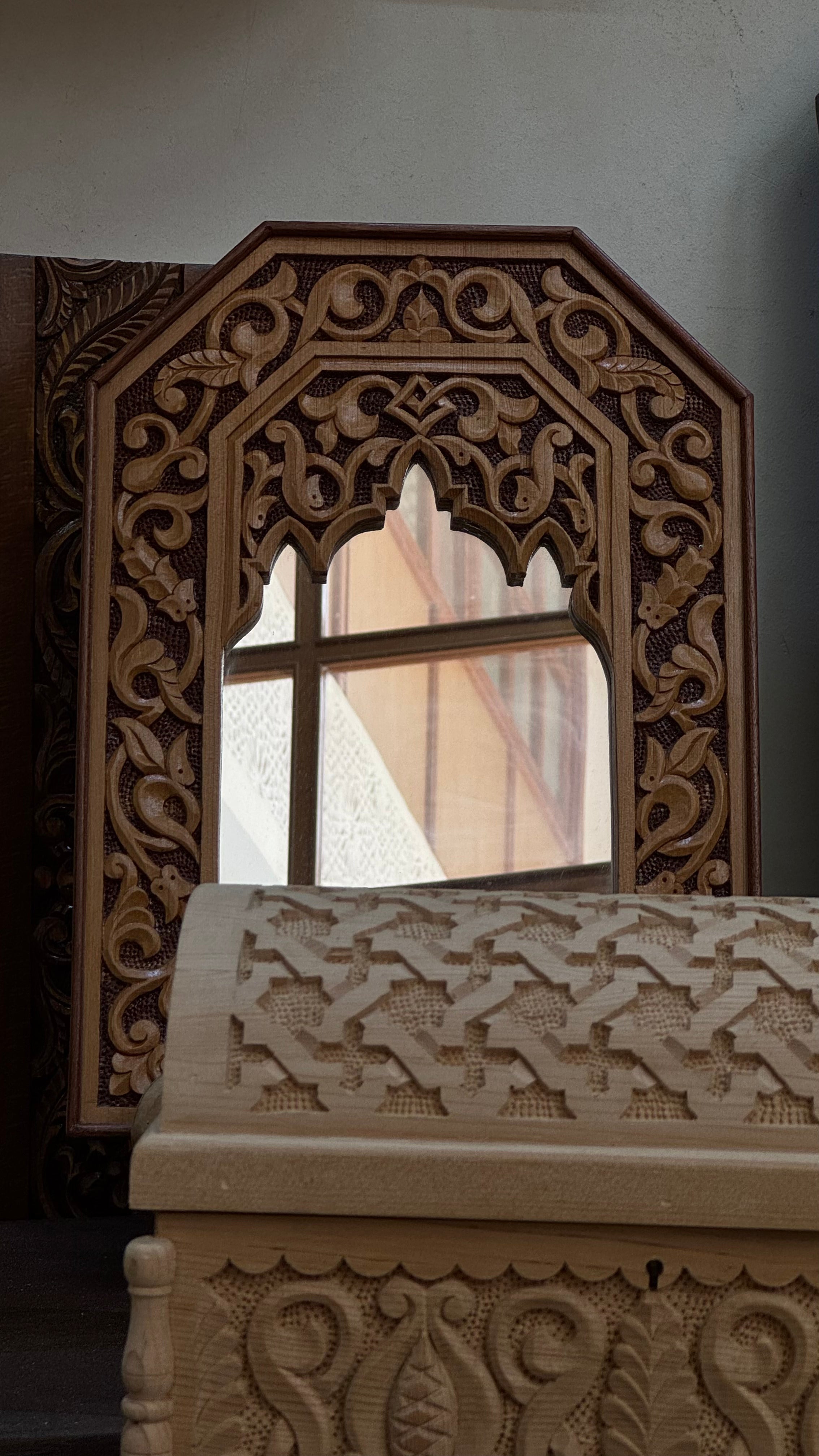 Article 7 : Le Miroir Sculpté — Plus qu'un reflet, une fenêtre sur l'histoire