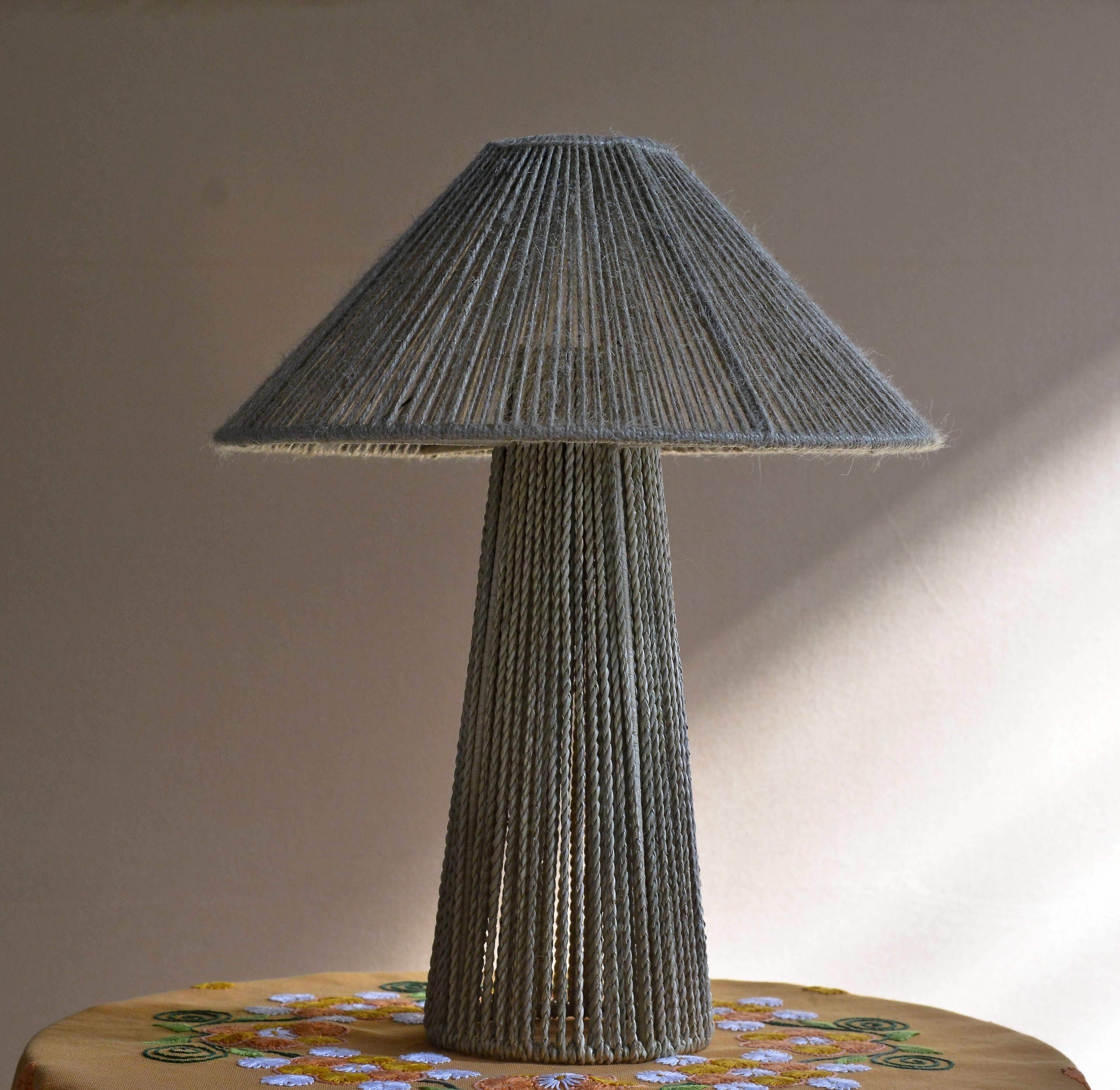 Article 2 : L'Art de la Corde — Quand la fibre naturelle sculpte la lumière